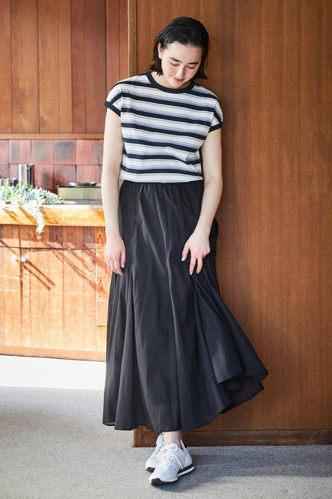 THREE FIFTY STANDARD|THREE FIFTY STANDARD すっきりシルエットのフレアースカート〈ブラック〉