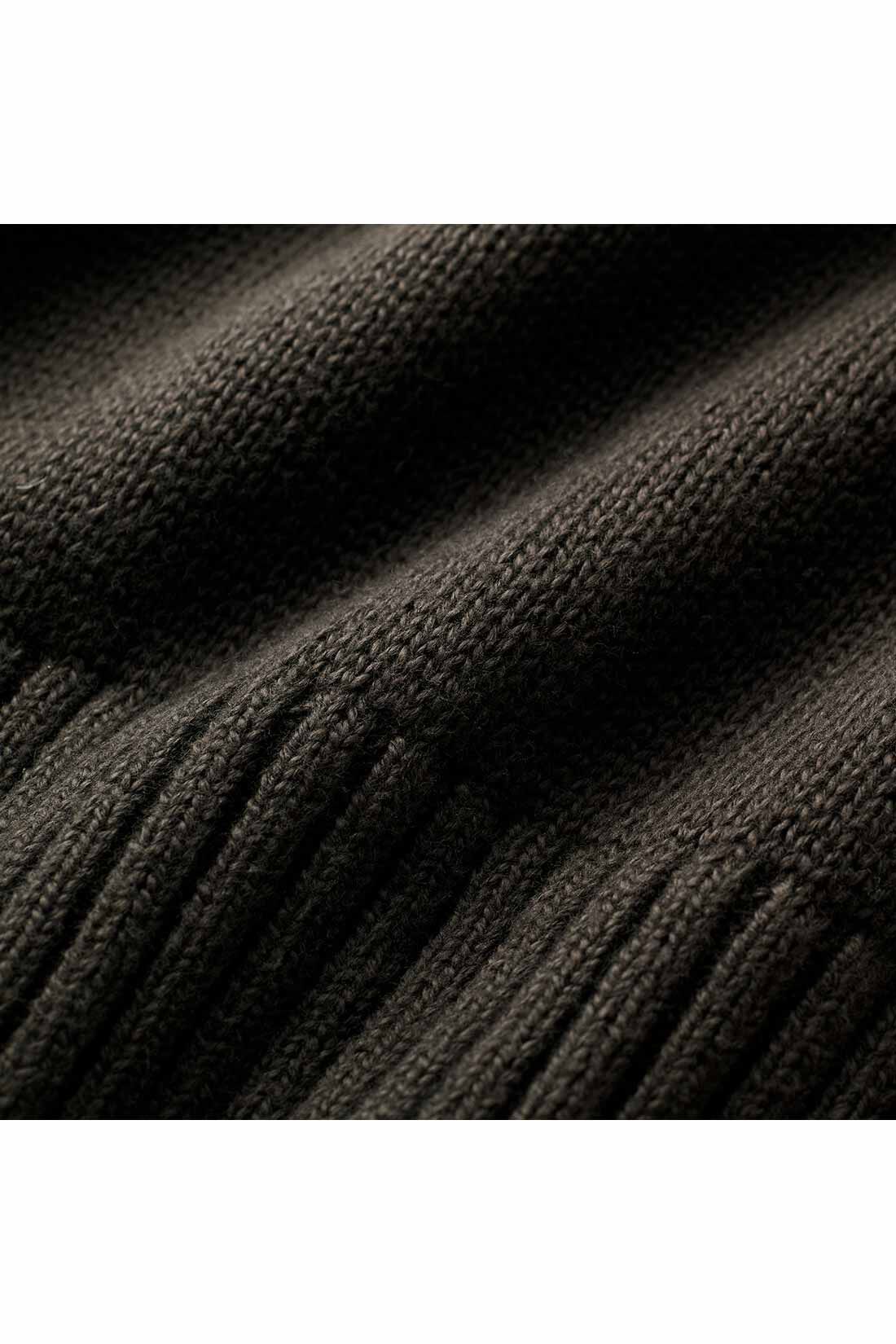 THREE FIFTY STANDARD|THREE FIFTY STANDARD　ふんわり無撚糸（むねんし）のコットンセーター〈ダークブラウン〉|綿本来のやわらかさを感じられる、無撚糸を使用。空気をたっぷり含んで、ふんわりとした肌ざわり。