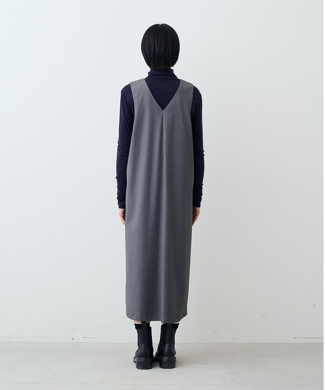 THREE FIFTY STANDARD［スリーフィフティースタンダード］|ＶネックジャンパースカートＧＹ　ＴＦＳのコーディネート|モデル身長：163cm 着用サイズ：M