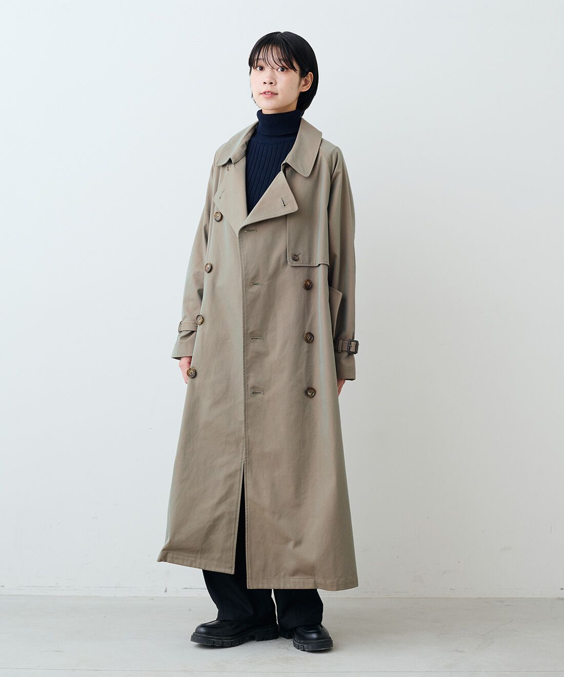 THREE FIFTY STANDARD|小谷 実由さんと作った玉虫トレンチコートTFSとコットン100%リブタートル TFSとタックテーパードパンツBK TFSとレザーのワイドボストンバッグBK TFSのコーディネート|モデル身長:163cm 着用サイズ:M THREE FIFTY STANDARD|小谷 実由さんと作った玉虫トレンチコートTFSとコットン100%リブタートル TFSとタックテーパードパンツBK TFSとレザーのワイドボストンバッグBK TFSのコーディネート|モデル身長:163cm 着用サイズ:M