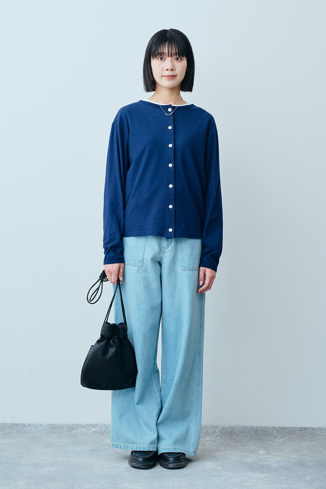 THREE FIFTY STANDARD|サーマル生地 タンクトップと麻混 ペインターデニムパンツとステンレス ネックレスのコーディネート|モデル身長：163cm 着用サイズ：M