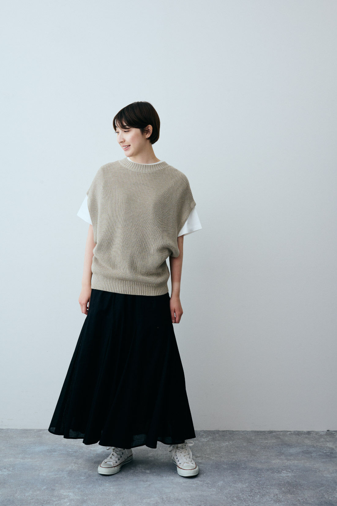 THREE FIFTY STANDARD|THREE FIFTY STANDARD すっきりシルエットのフレアースカート〈ブラック〉