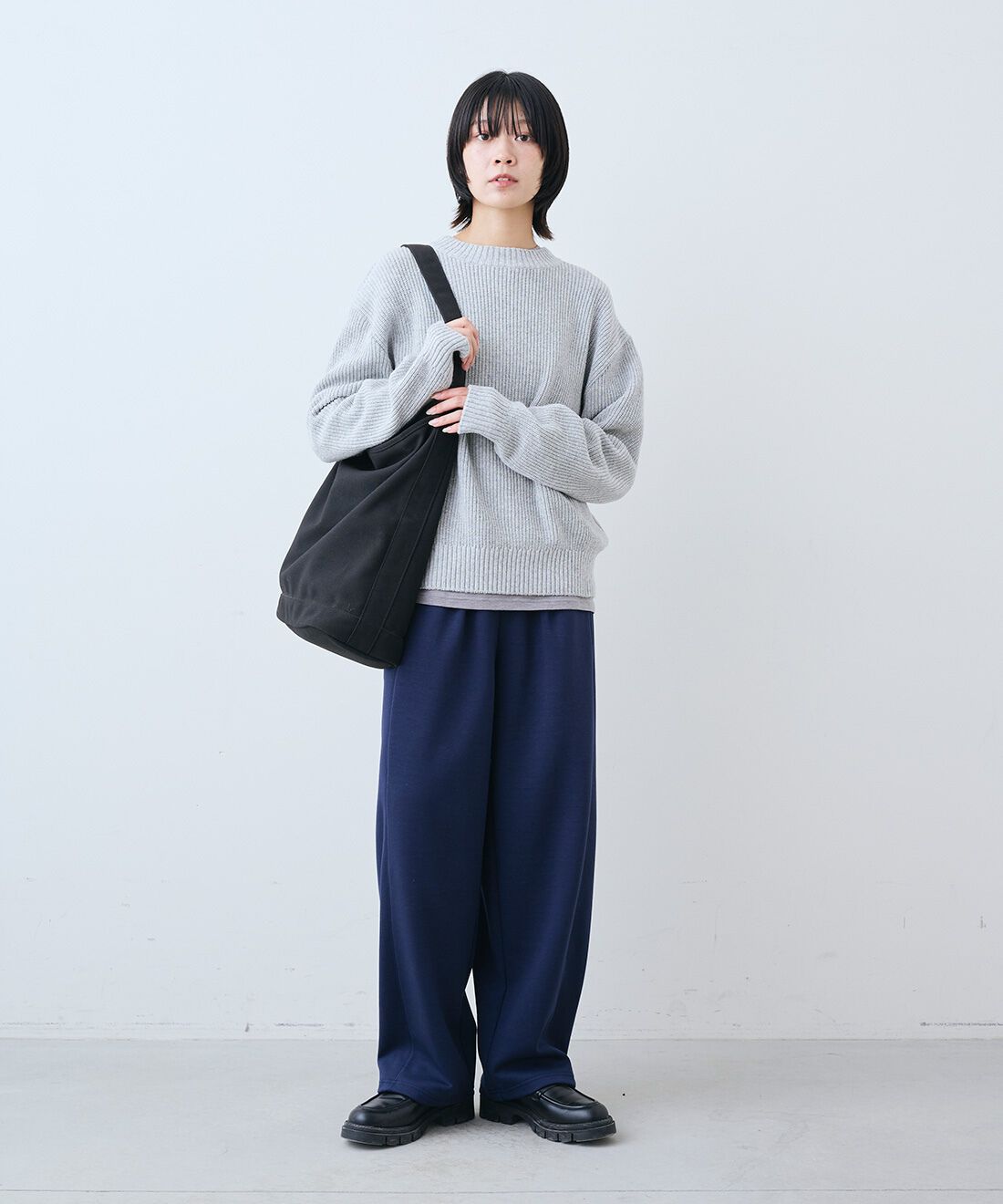 THREE FIFTY STANDARD|日本製リサイクル素材ニットセーター〈ライト杢グレー〉と裏起毛のあったかカットソー カーブパンツのコーディネート