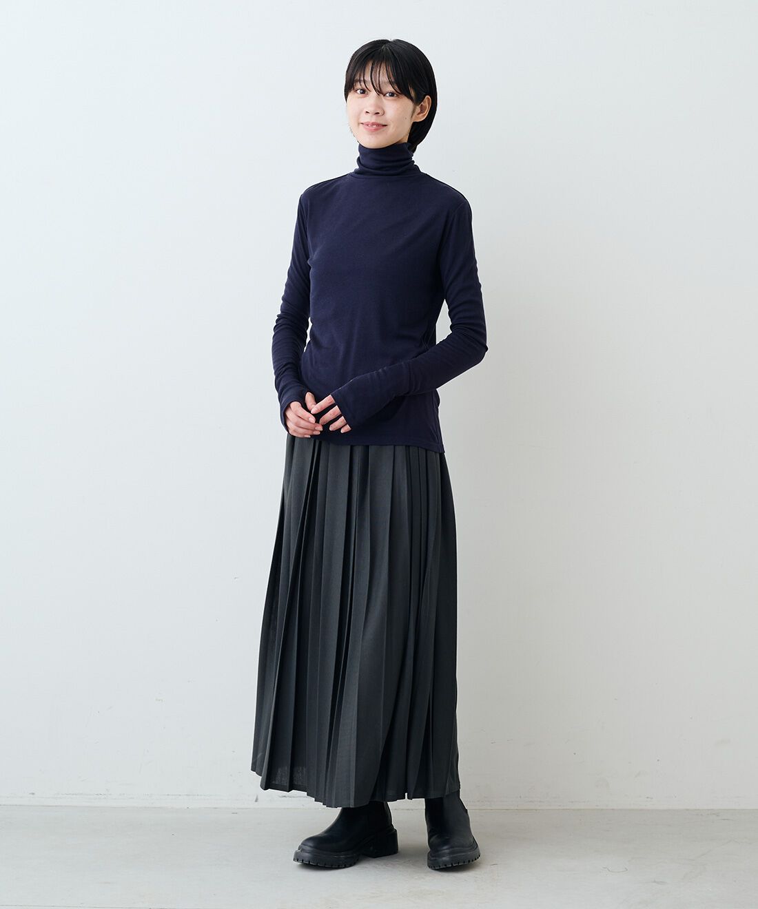 THREE FIFTY STANDARD［スリーフィフティースタンダード］|カットソーのプリーツスカートＧＹ　ＴＦＳのコーディネート|モデル身長：163cm 着用サイズ：M