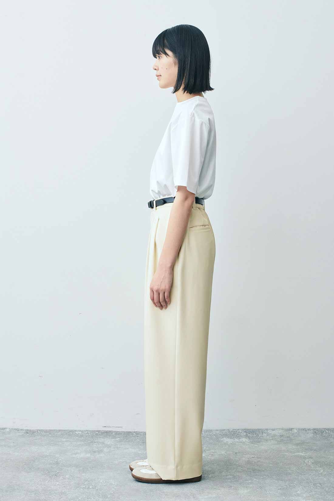 THREE FIFTY STANDARD［スリーフィフティースタンダード］|THREE FIFTY STANDARD シルケット加工をほどこしたベーシックシルエットのTシャツ〈オフホワイト〉|モデル身長：163cm 着用サイズ：M