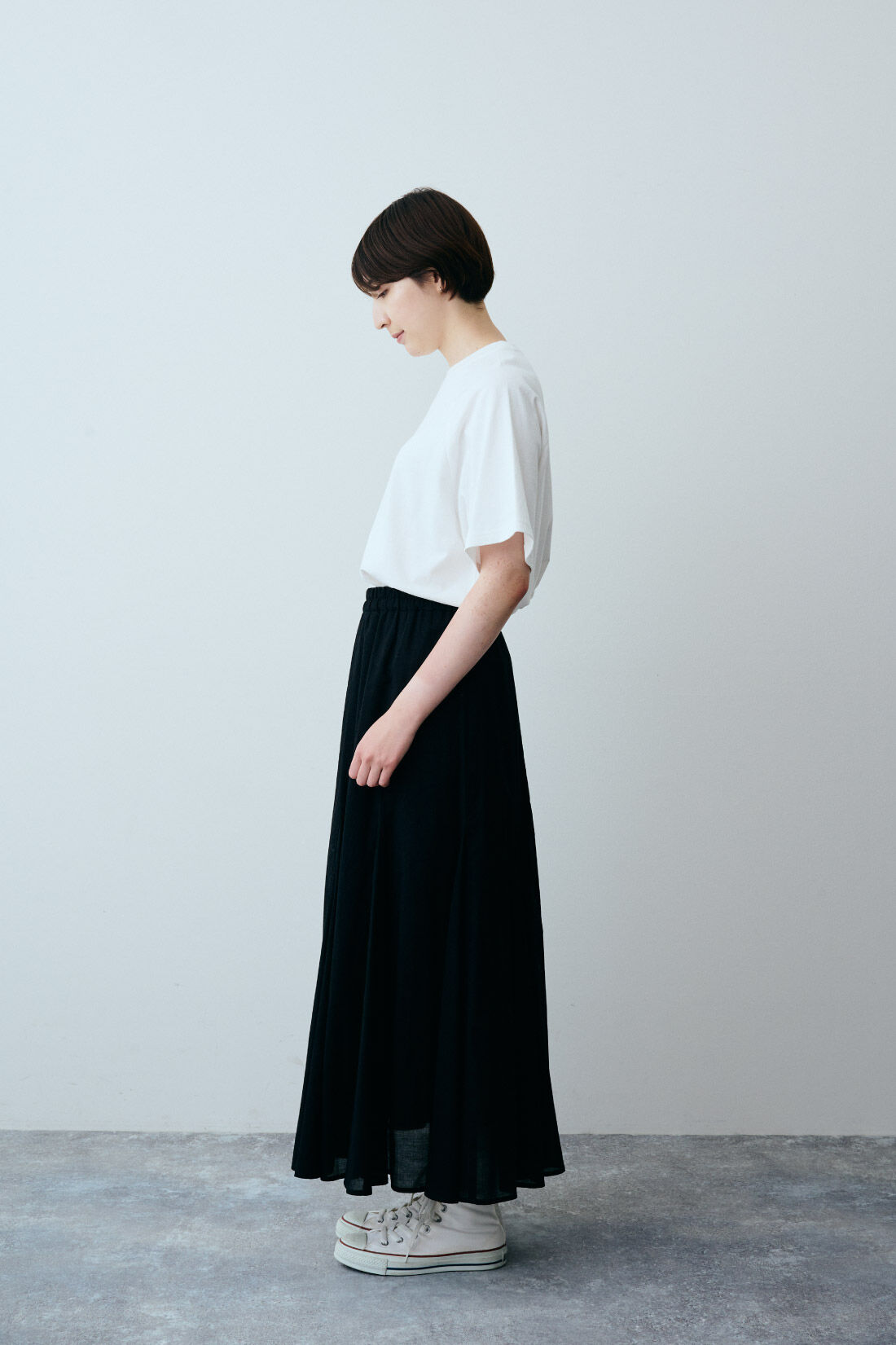THREE FIFTY STANDARD|THREE FIFTY STANDARD すっきりシルエットのフレアースカート〈ブラック〉