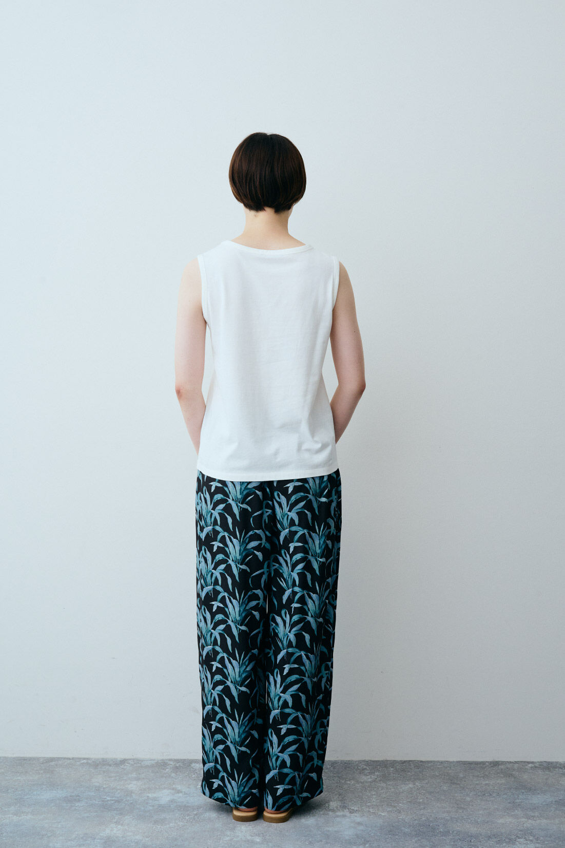 THREE FIFTY STANDARD|THREE FIFTY STANDARD シンプルなコットンのノースリーブトップスの会