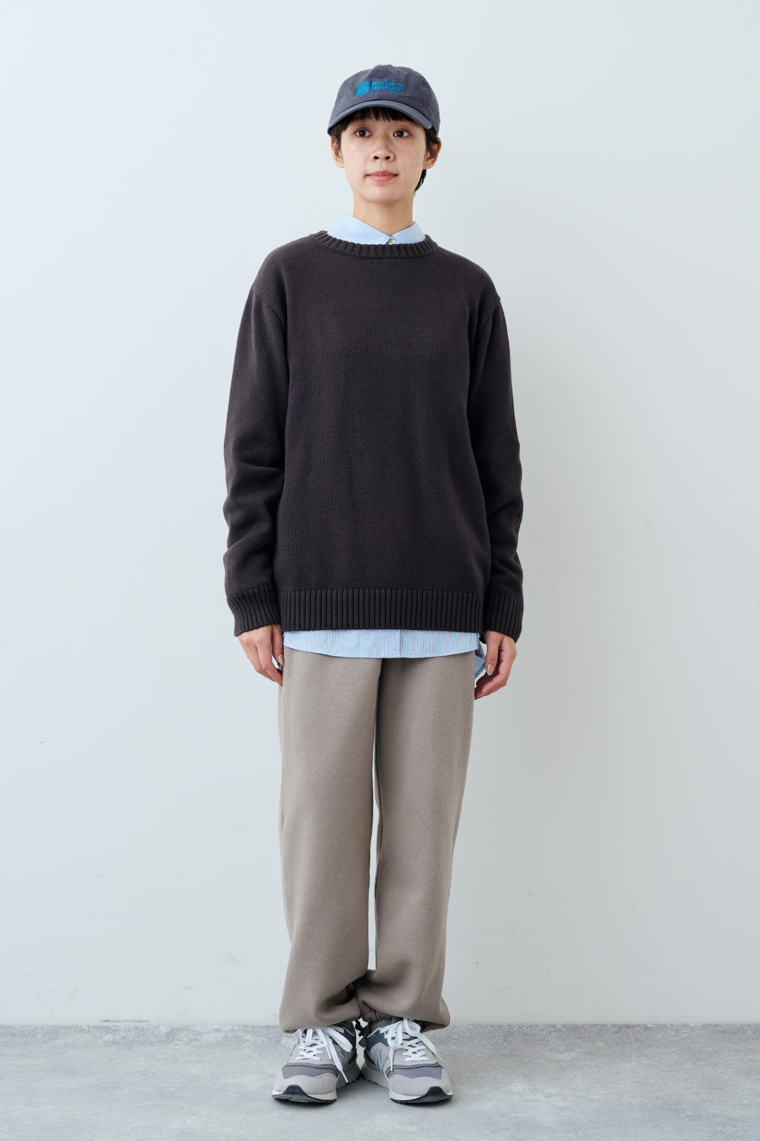 THREE FIFTY STANDARD|小谷 実由さんと作った ストライプのシャツ〈ブルー〉と裏起毛カットソーパンツの会のコーディネート|モデル身長：163cm 着用サイズ：M