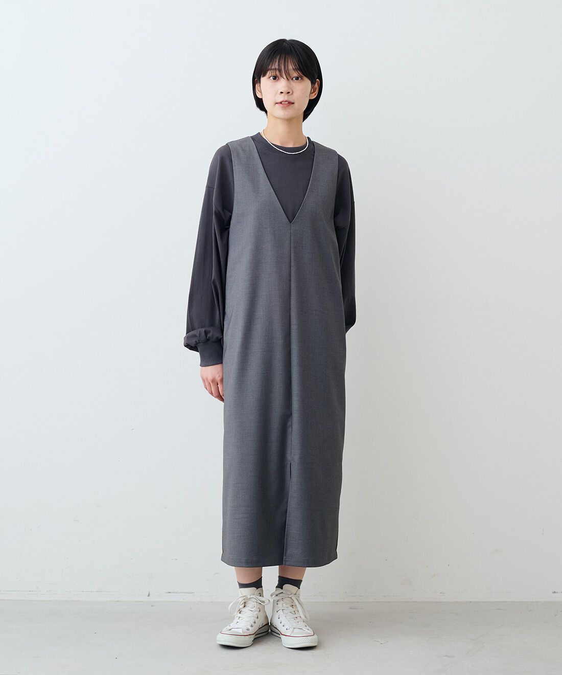 THREE FIFTY STANDARD|吸水速乾長袖Tシャツ TFSとVネックジャンパースカートGY TFSのコーディネート|モデル身長:163cm 着用サイズ:M THREE FIFTY STANDARD|吸水速乾長袖Tシャツ TFSとVネックジャンパースカートGY TFSのコーディネート|モデル身長:163cm 着用サイズ:M