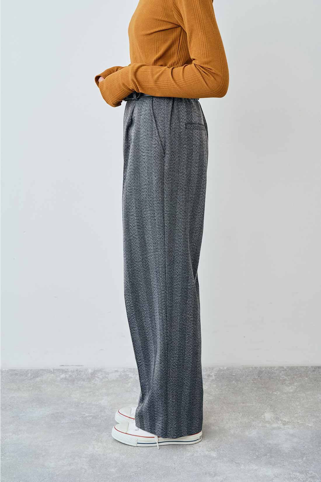 THREE FIFTY STANDARD|THREE FIFTY STANDARD ヘリンボーン素材のワイドパンツ〈チャコールグレー〉|SIDE