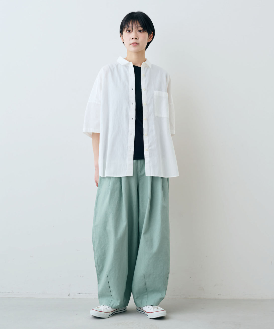 THREE FIFTY STANDARD|シルケット加工 タンクトップと金子敦子さんコラボ 麻混 わくわくズボン 〈グラスグリーン〉のコーディネート