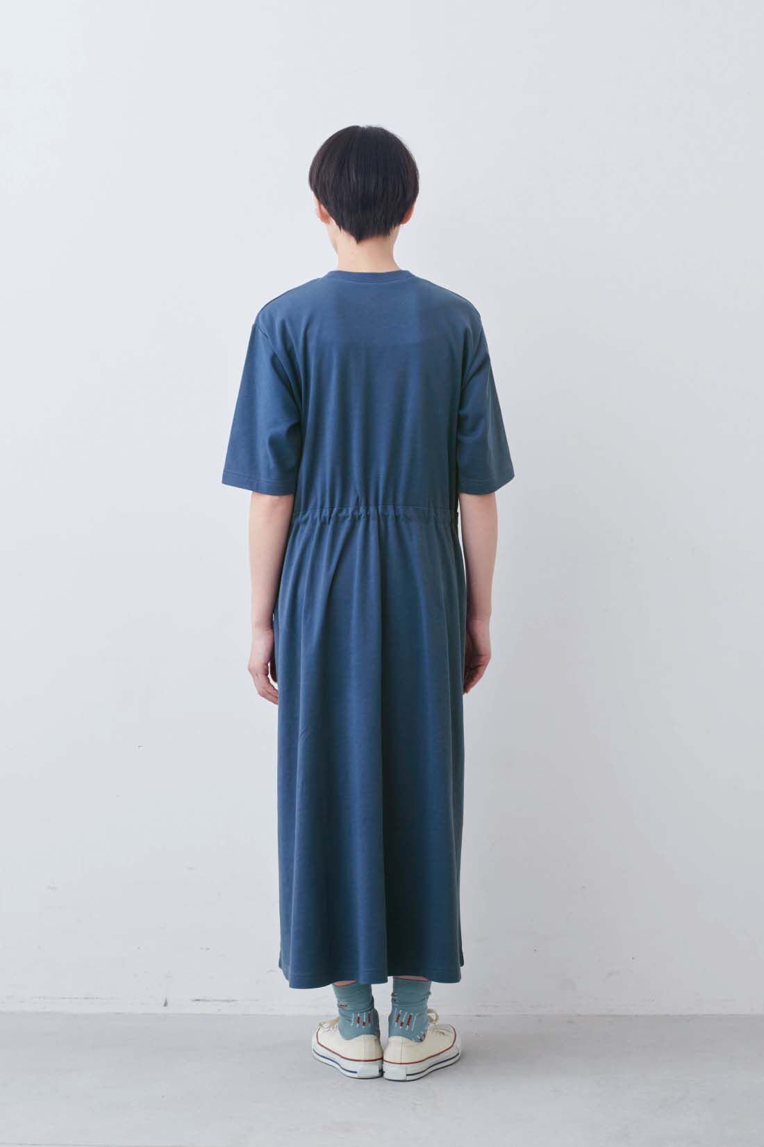 THREE FIFTY STANDARD|THREE FIFTY STANDARD　接触冷感・吸汗速乾のリラクシーなカットソーワンピース〈ブルー〉|モデル身長：163cm　着用サイズ：M