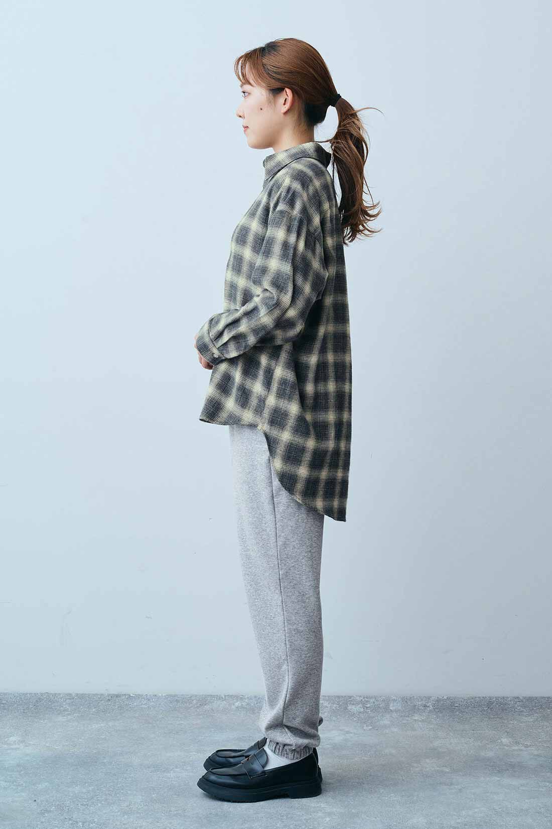 THREE FIFTY STANDARD|オンブレチェックシャツＢＫ　ＴＦＳと裏シャギージョガーパンツＴＦＳのコーディネート