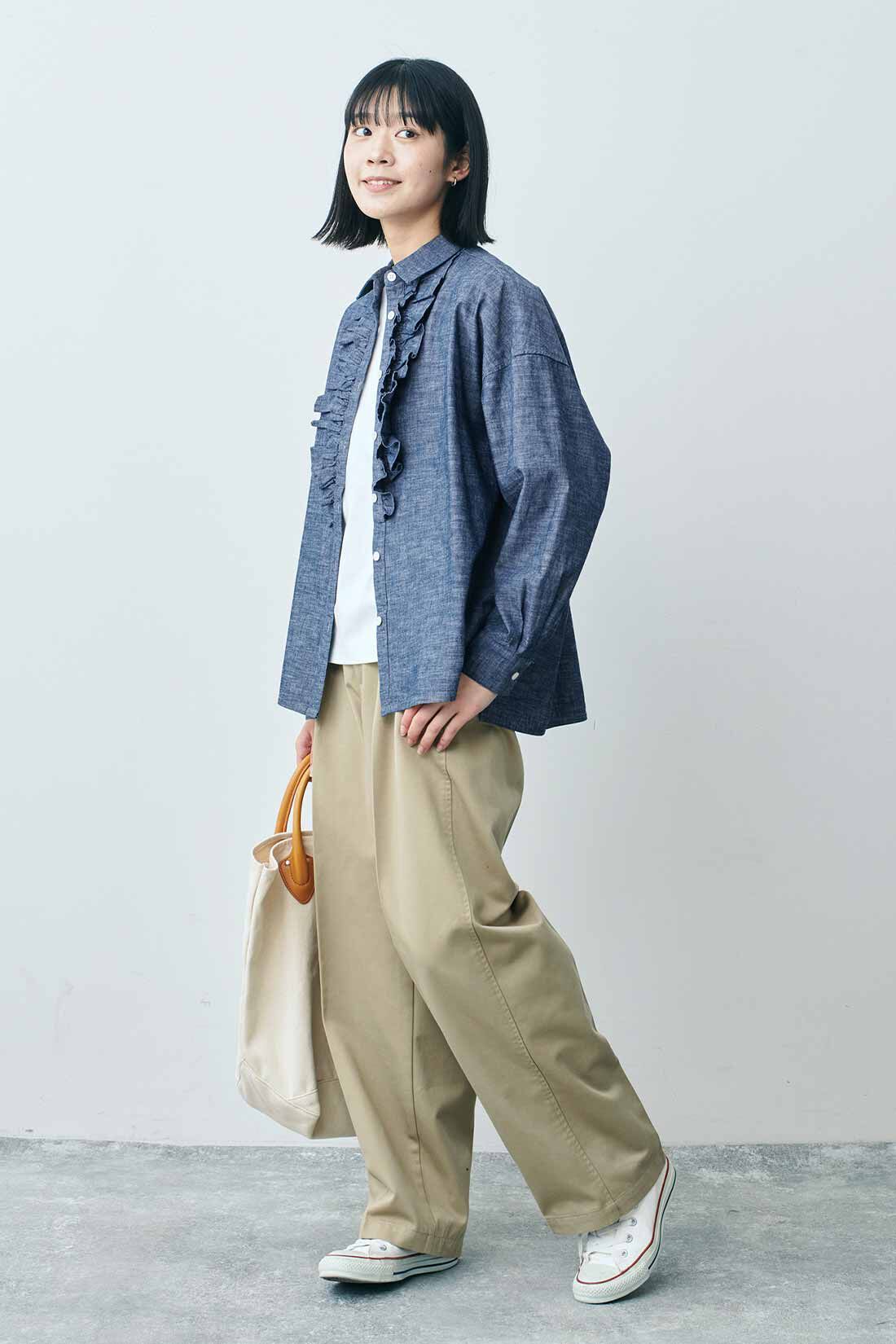 THREE FIFTY STANDARD|THREE FIFTY STANDARD インディゴブルーのフリルシャツ|モデル身長：163cm 着用サイズ：M