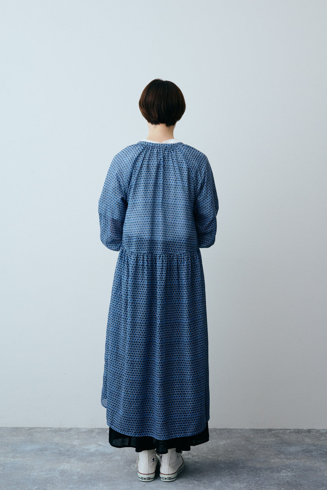 THREE FIFTY STANDARD|モノトーンロゴＴシャツホワイト　ＴＦＳとフレアースカートブラック　ＴＦＳのコーディネート