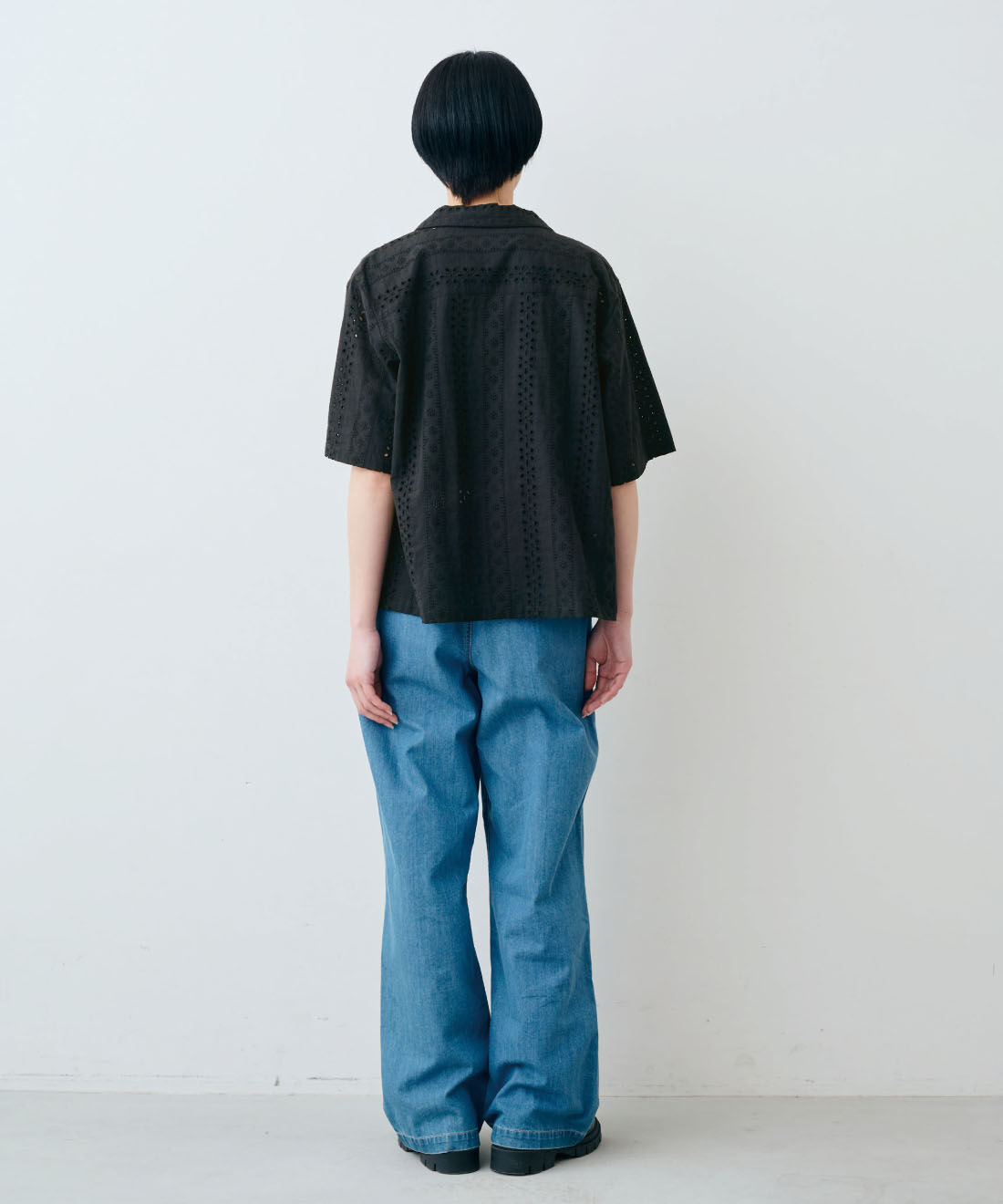 THREE FIFTY STANDARD|シルケット加工 タンクトップとライトデニムのタックワイドパンツのコーディネート