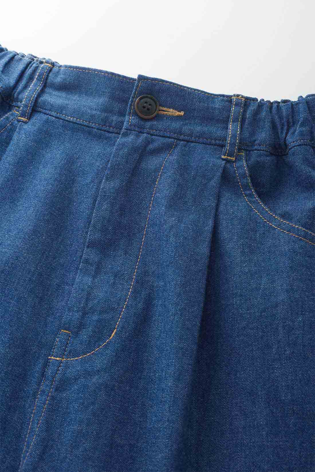 THREE FIFTY STANDARD|THREE FIFTY STANDARD 金子敦子さんと作った 8オンスのデニムズボン|フロントのファスナーとタックで、トップスをインしてはいてもすっきりとした印象。