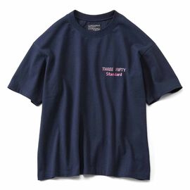 THREE FIFTY STANDARD | She Chimp さんのタイポグラフィーTシャツ〈ネイビー〉