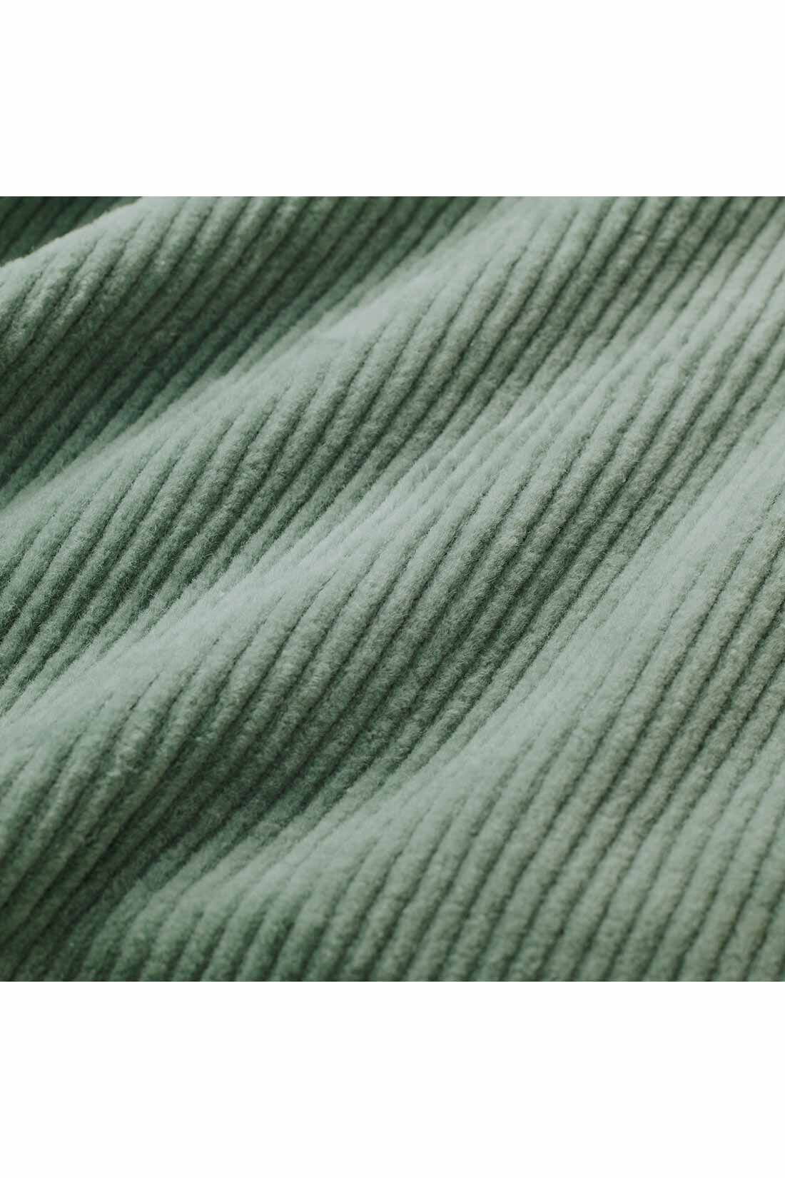 THREE FIFTY STANDARD|THREE FIFTY STANDARD　金子敦子さんと作った リーフグリーンのわくわくズボン|カジュアルな太畝のコーデュロイに、着こなしに取り入れやすいダスティカラーをのせました。