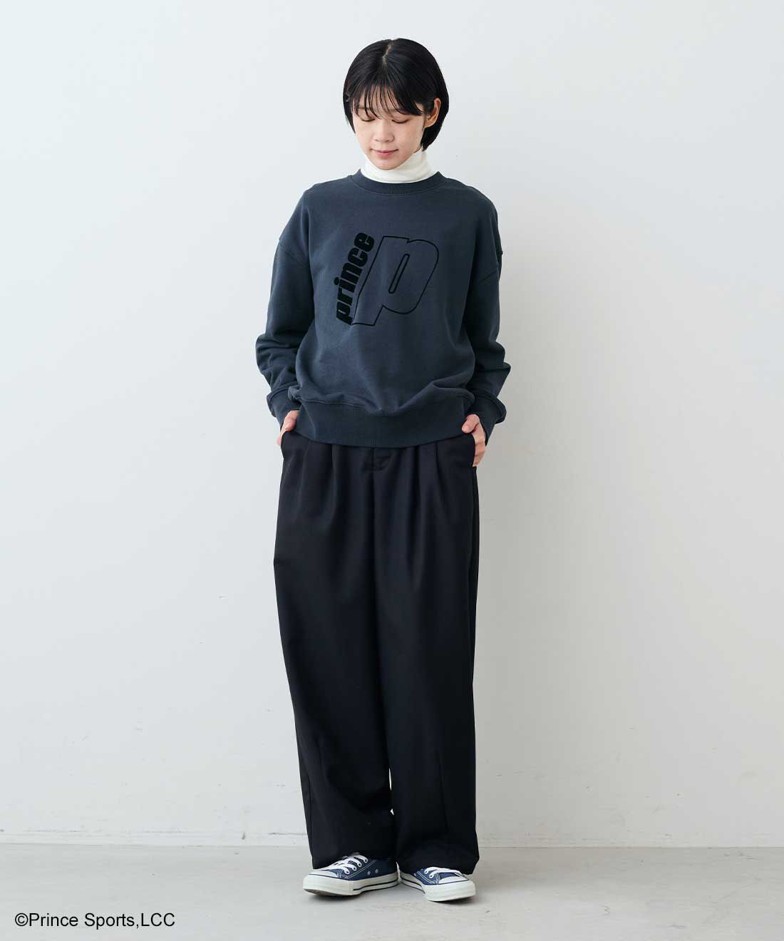 THREE FIFTY STANDARD|【Prince】THREE FIFTY STANDARD別注　クルーネックのスウェットトップス〈チャコールグレー〉|モデル身長：163cm　着用サイズ：M
