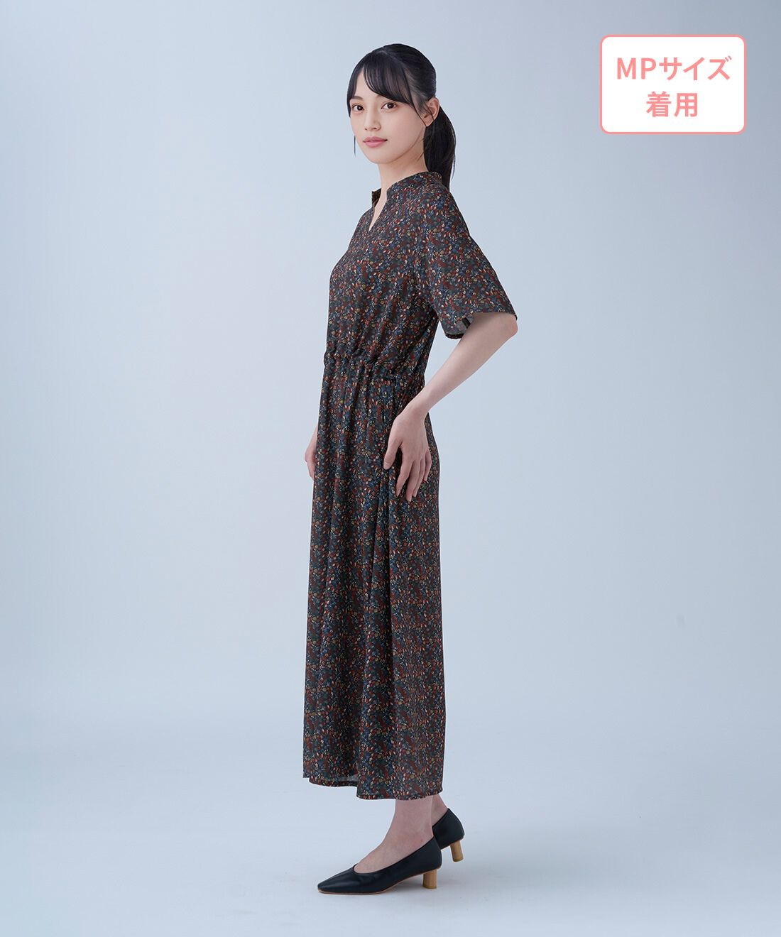THREE FIFTY STANDARD|THREE FIFTY STANDARD　ミュルーズモダン　シルエットを変えられる ヴィンテージプリントワンピース〈ネイビー〉|モデル身長：152cm　着用サイズ：MP