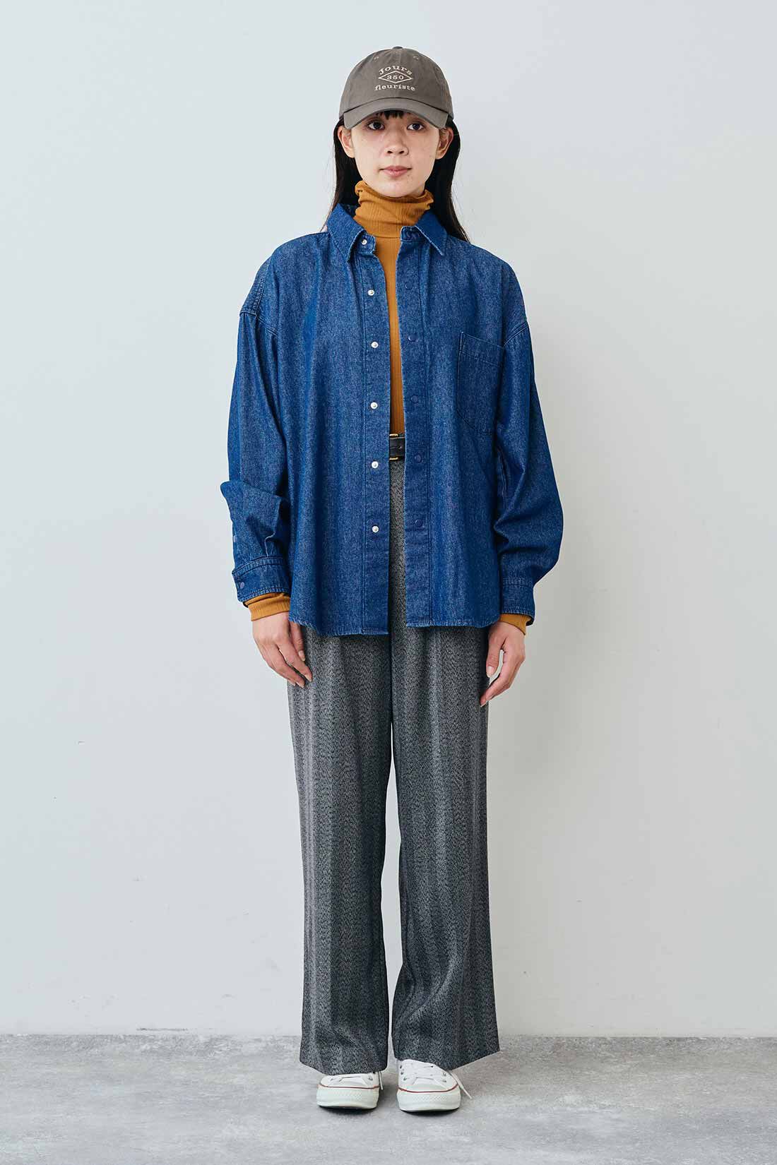 THREE FIFTY STANDARD|THREE FIFTY STANDARD ヘリンボーン素材のワイドパンツ〈チャコールグレー〉|モデル身長：163cm　着用サイズ：M