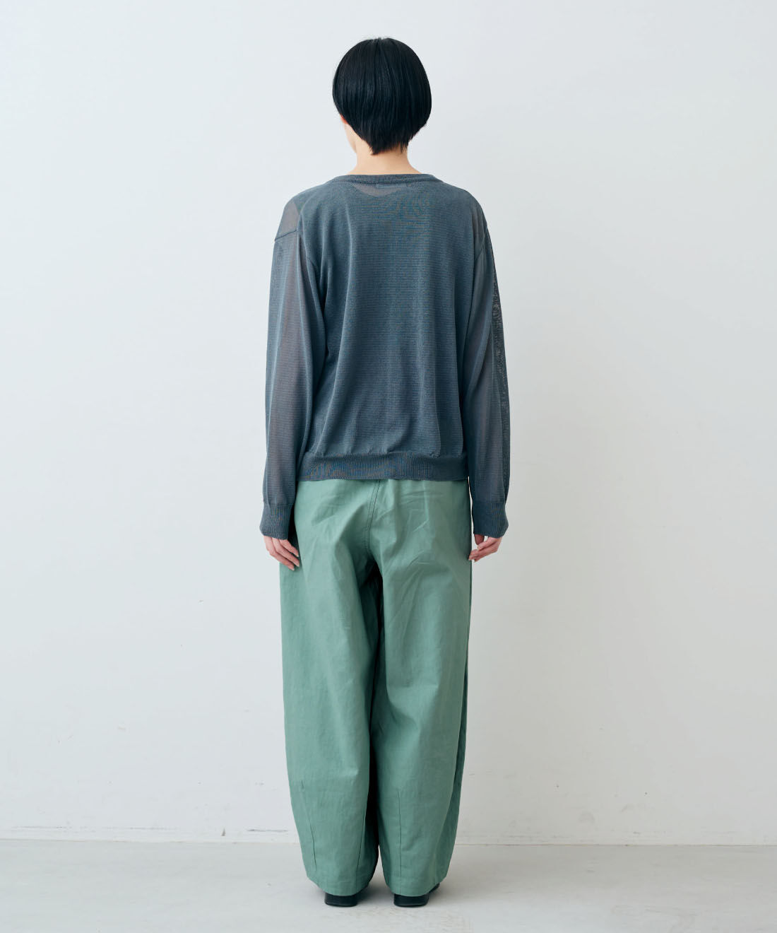 THREE FIFTY STANDARD［スリーフィフティースタンダード］|THREE FIFTY STANDARD　金子敦子さんと作ったグラスグリーンの麻混わくわくズボン|モデル身長：163cm　着用サイズ：M