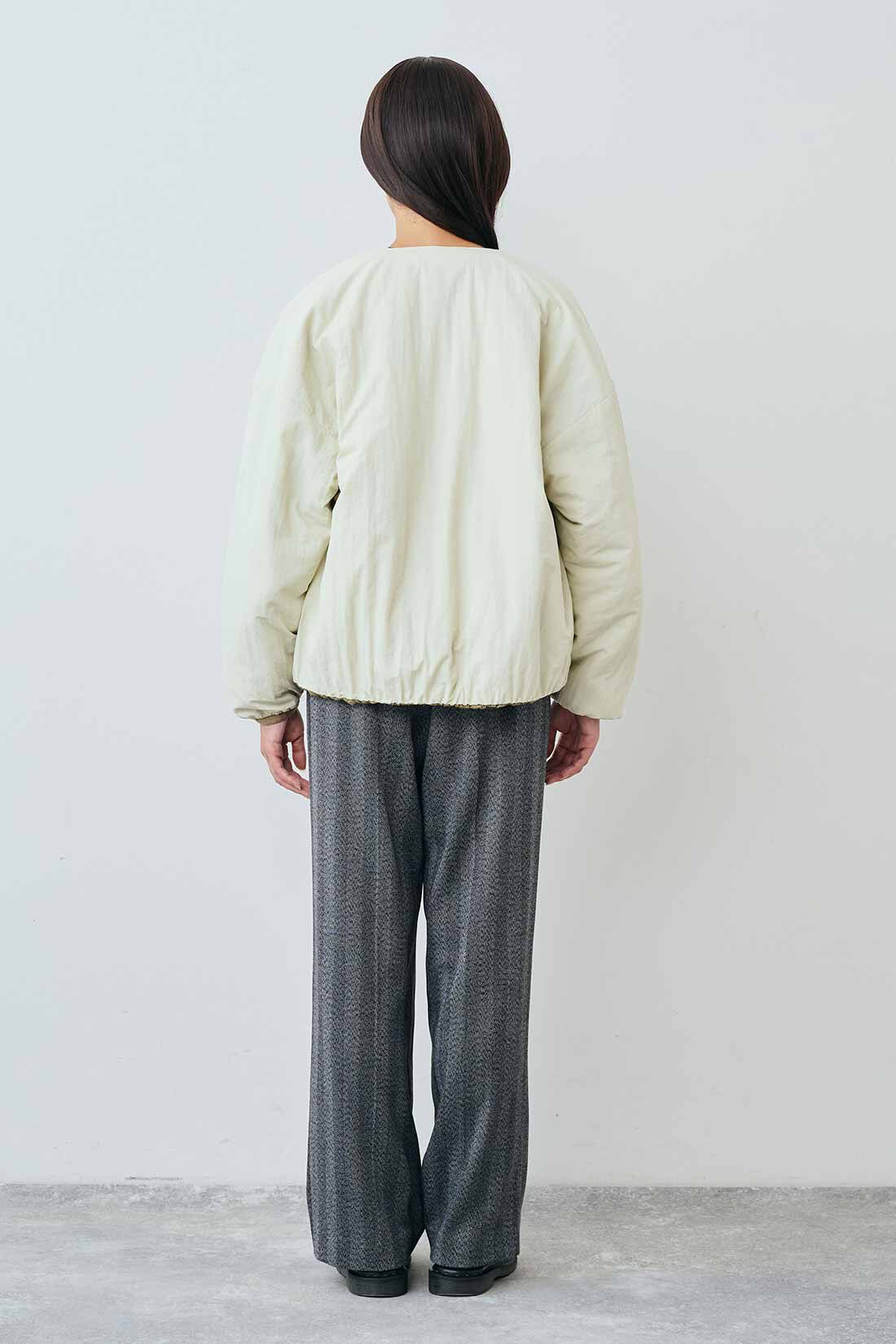 THREE FIFTY STANDARD|綿100％ トレーナーみたいなTシャツ〈ブラック〉とヘリンボーン素材のワイドパンツ〈チャコールグレー〉のコーディネート