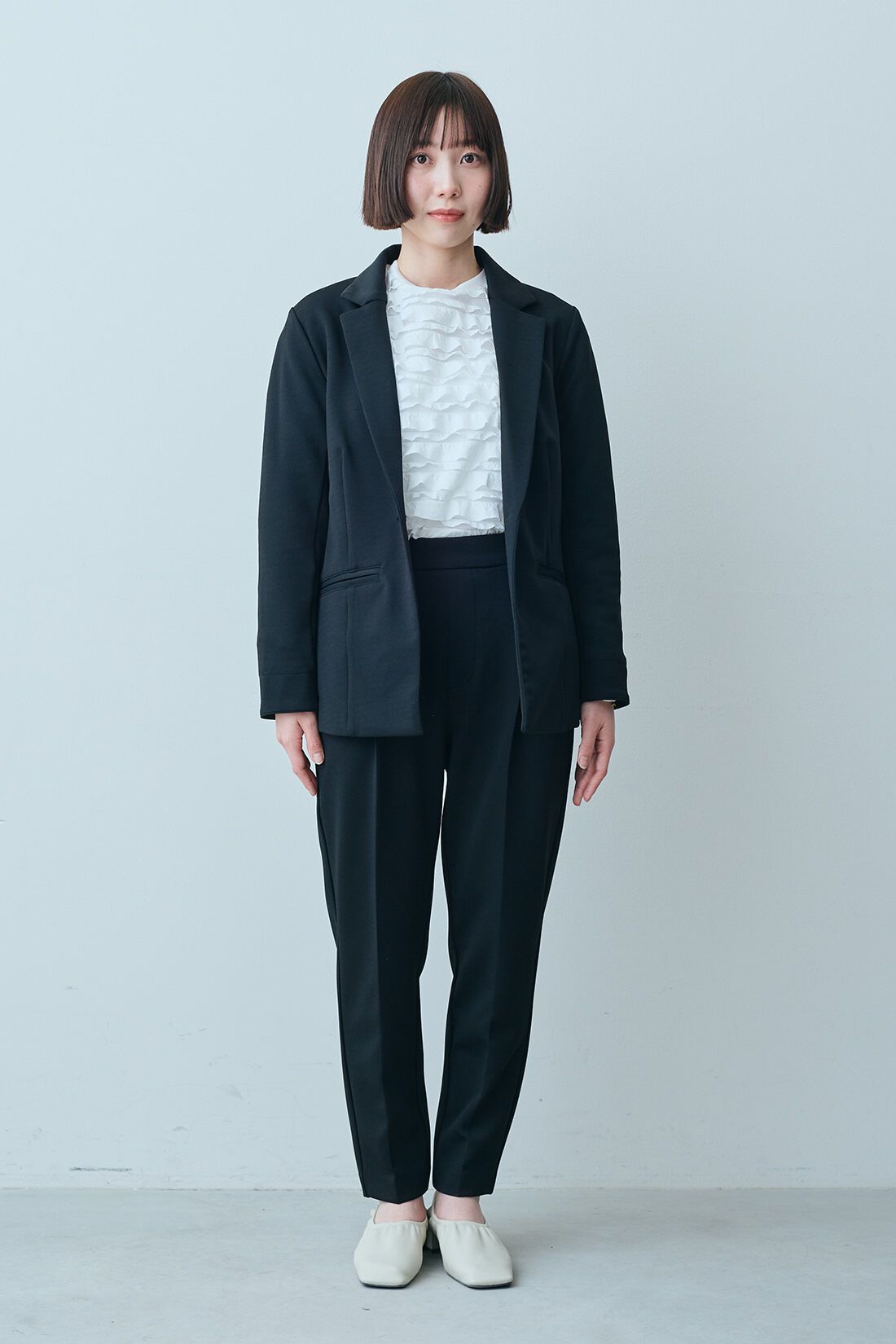 IEDIT|花粉リリース＆UVケア 純黒素材 バレエフィットR ジャケット〈黒〉のコーディネート|【着用サイズ】ジャケット：SP　トップス：S　パンツ：SP