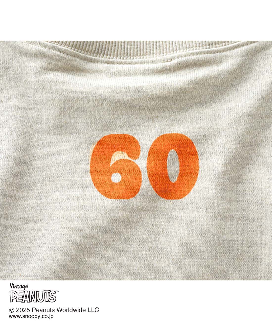 THREE FIFTY STANDARD|THREE FIFTY STANDARD　PEANUTS〈スヌーピー＆フレンズ〉ロゴプリントTシャツの会|背面のネックまわりには、それぞれロゴやナンバーをプリントしてポイントにしました。