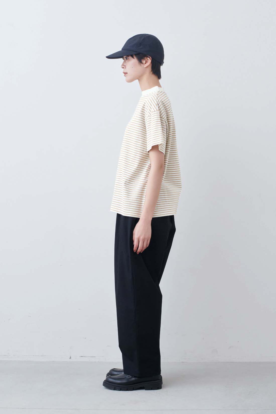 THREE FIFTY STANDARD|こだわりボーダーTシャツの会とアウトドアキャップ〈ブラック〉のコーディネート