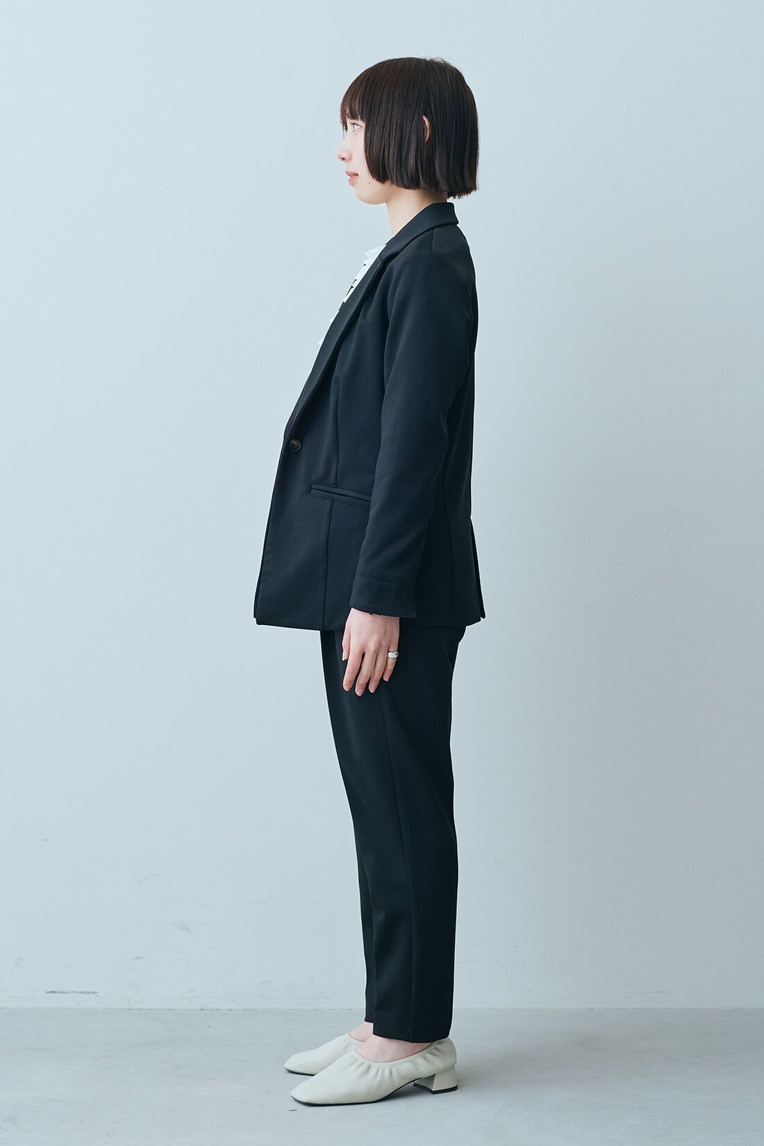 IEDIT|花粉リリース＆UVケア 純黒素材 バレエフィットR ジャケット〈黒〉のコーディネート|【着用サイズ】ジャケット：SP　トップス：S　パンツ：SP