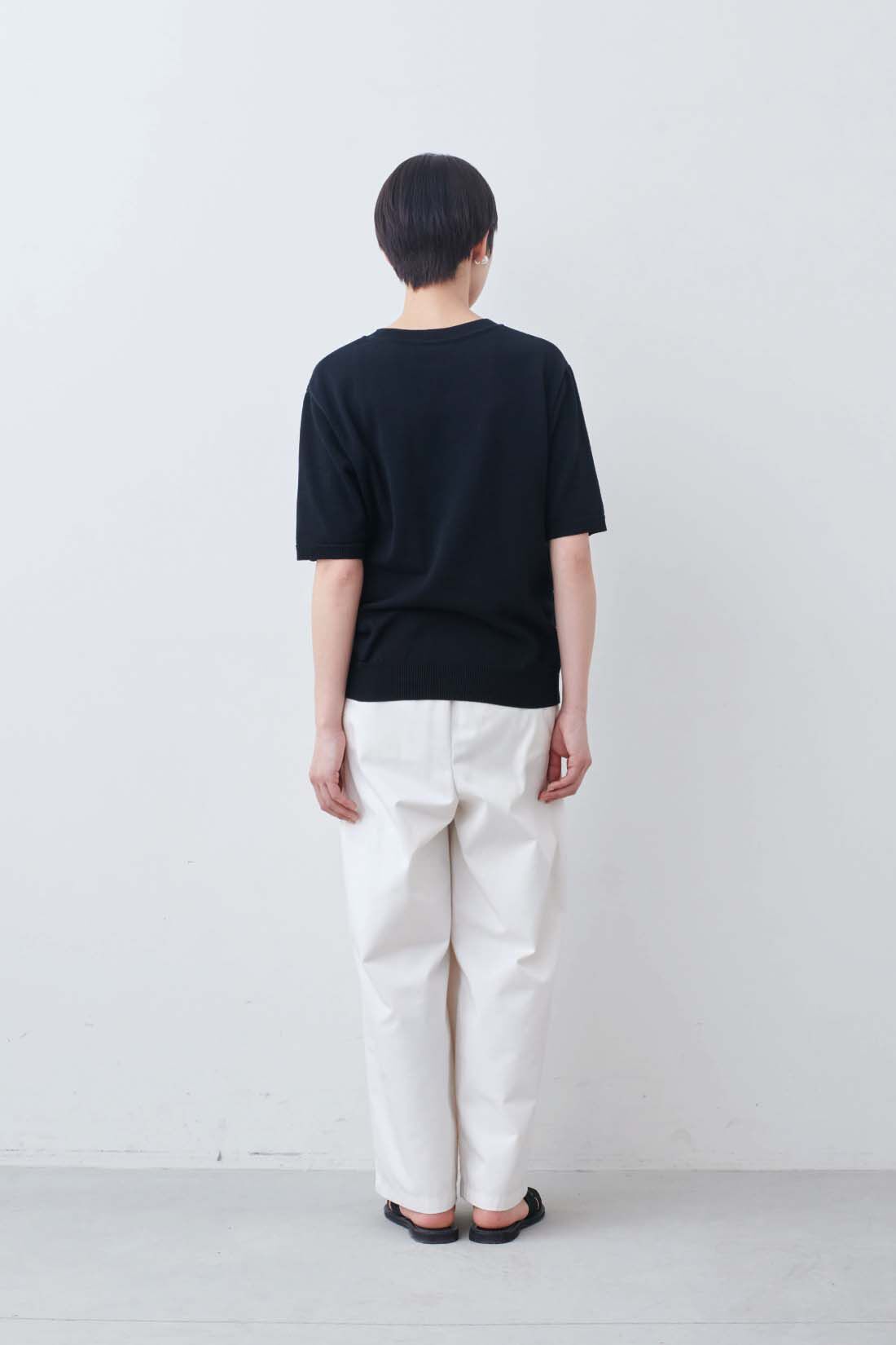 THREE FIFTY STANDARD|THREE FIFTY STANDARD　オーガニックコットンとリサイクルポリエステルのニットトップス〈ブラック〉|モデル身長：163cm　着用サイズ：M
