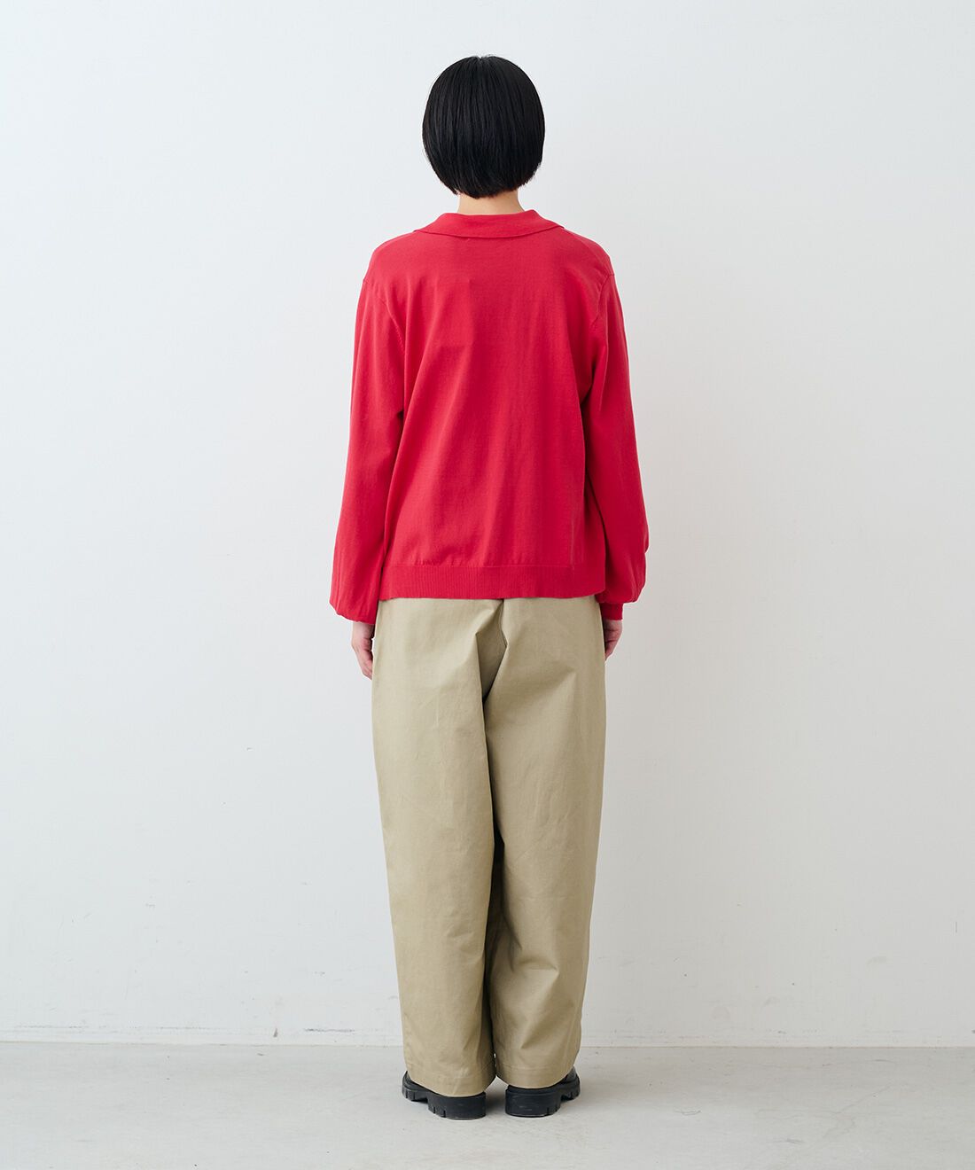 THREE FIFTY STANDARD|シアーなカットソートップスの会と綿麻タックイージーパンツカーキベージュ　ＴＦＳのコーディネート|モデル身長：163cm 着用サイズ：M
