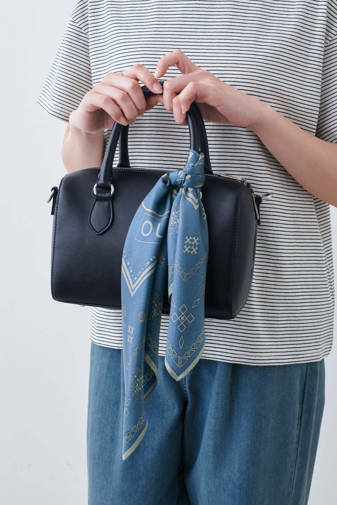 THREE FIFTY STANDARD|THREE FIFTY STANDARD　ヴィンテージのようなシルクスカーフ〈ネイビー〉