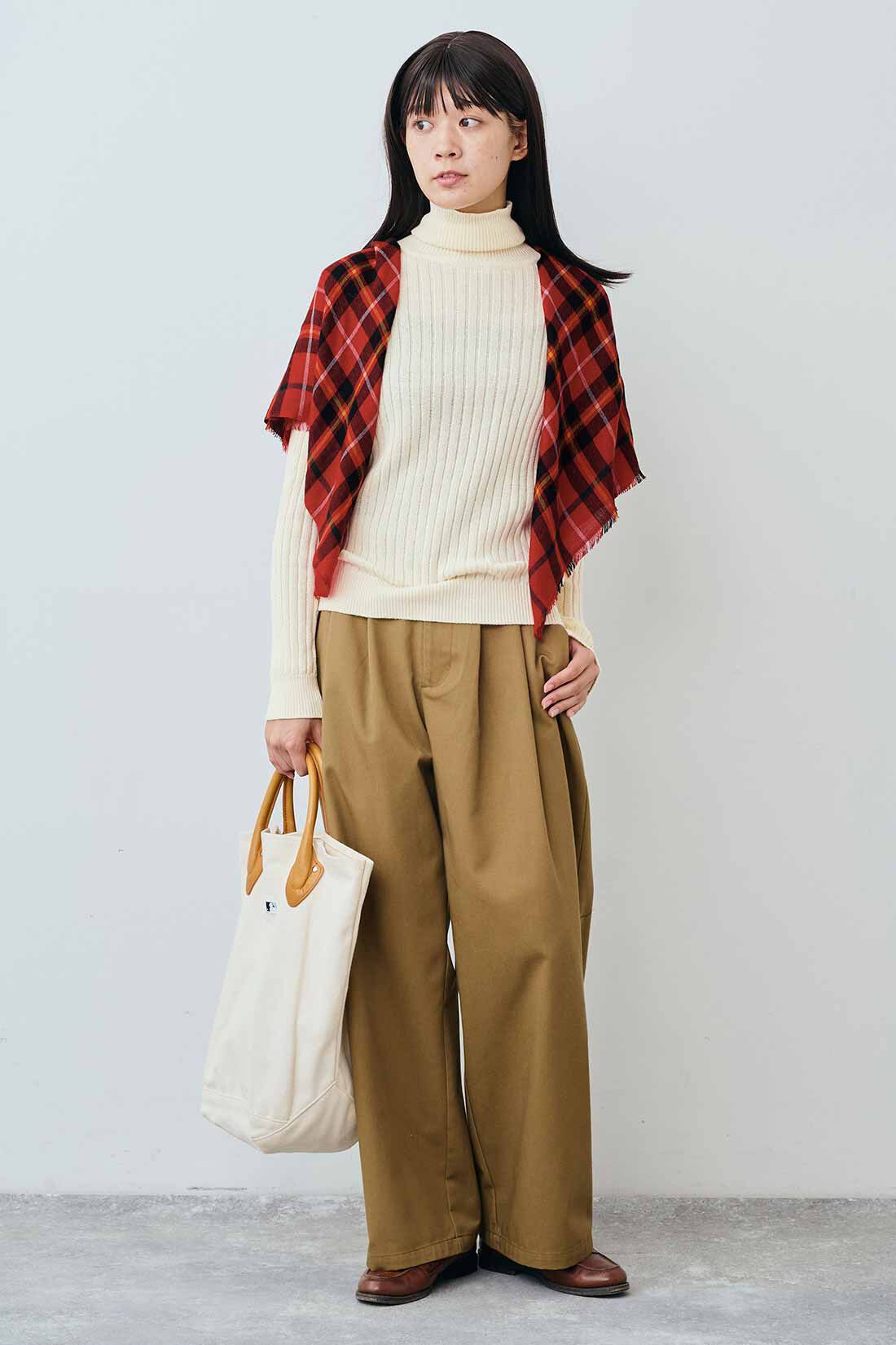 THREE FIFTY STANDARD|THREE FIFTY STANDARD カジュアルすぎないチノパンツ〈キャメル〉|モデル身長：163cm　着用サイズ：M