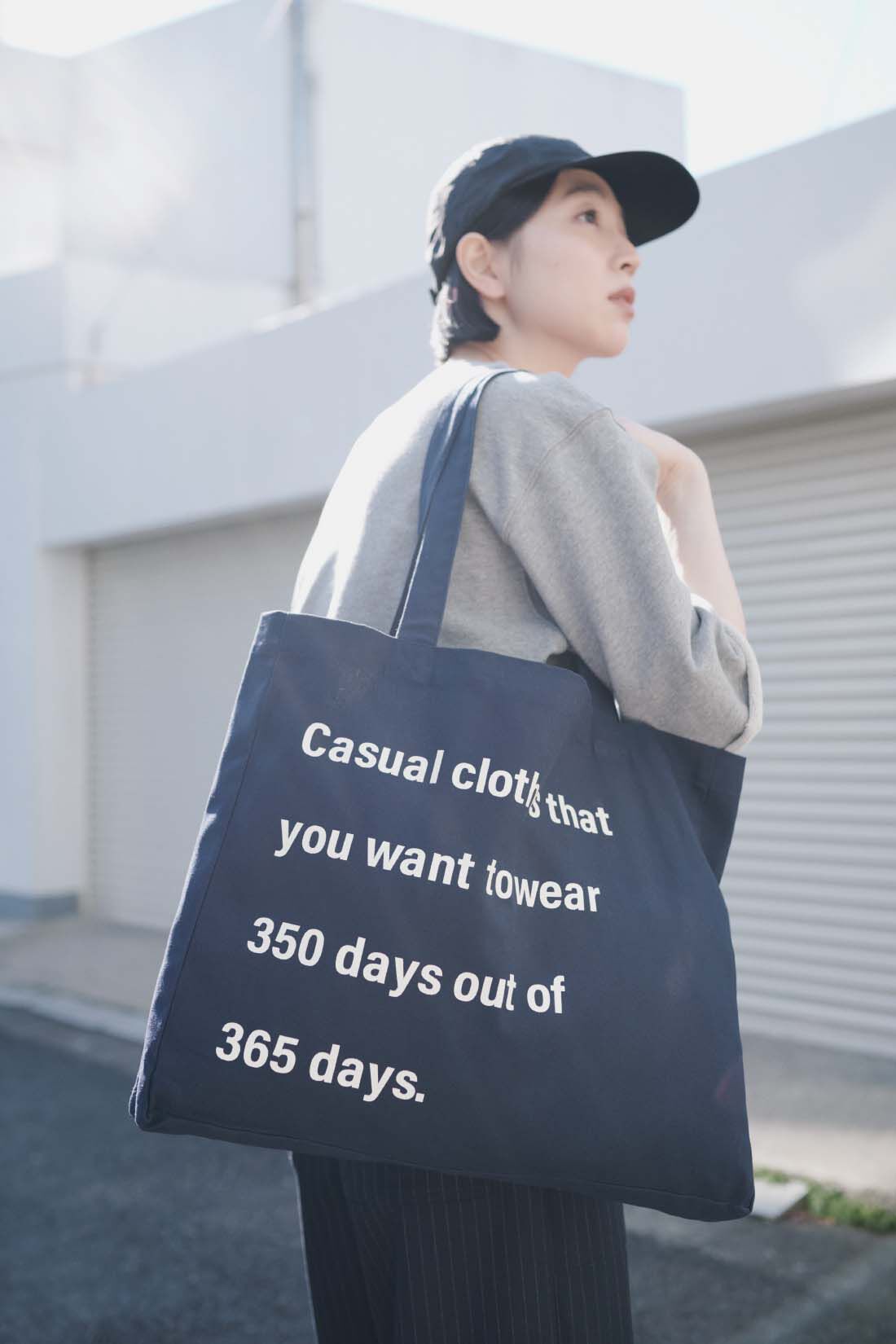 THREE FIFTY STANDARD|GUNG HO別注 ファティーグパンツとメッセージロゴトートバッグ〈ネイビー〉のコーディネート