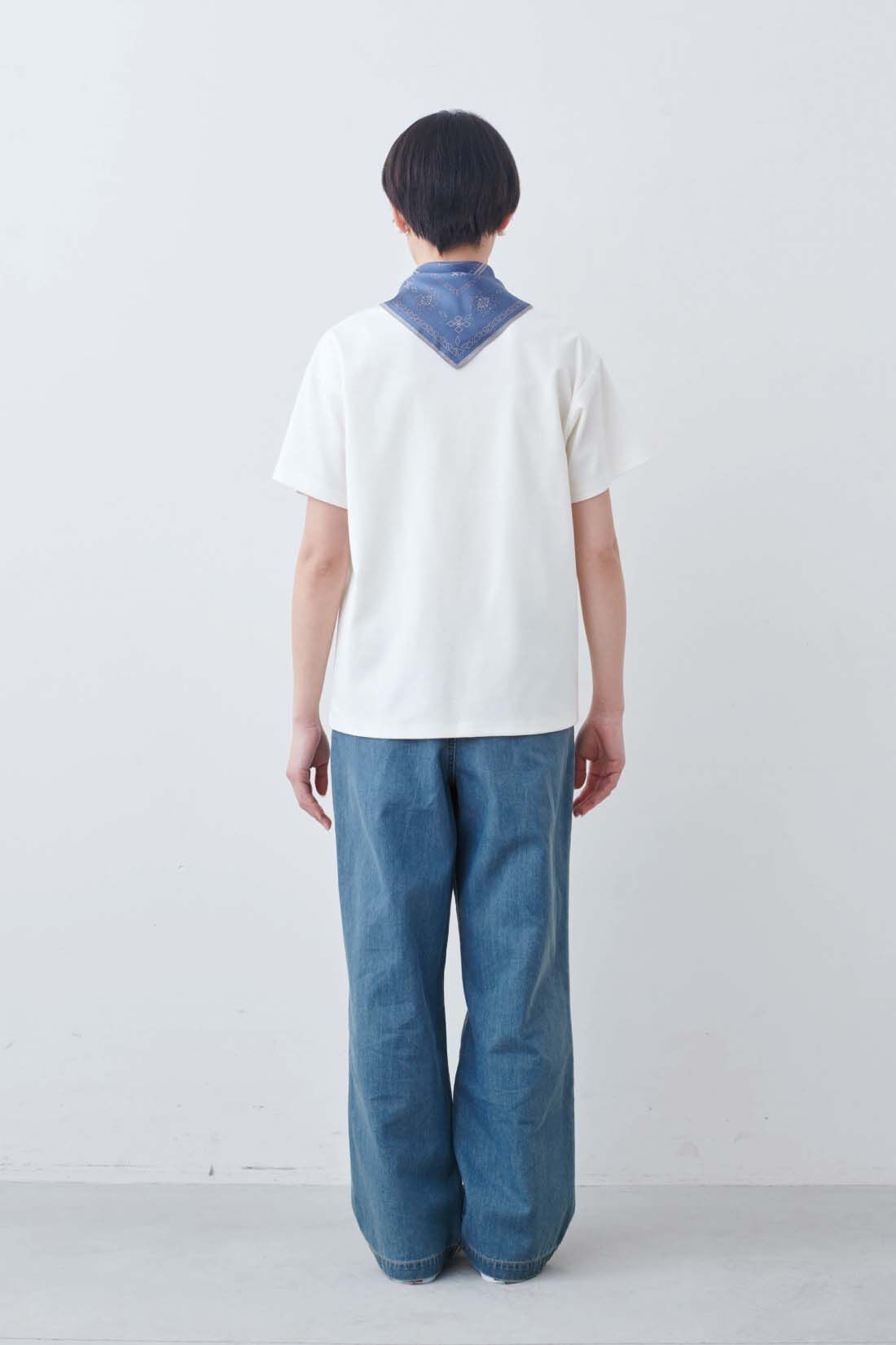 THREE FIFTY STANDARD|THREE FIFTY STANDARD　シルキーな肌ざわりのベーシックなTシャツの会|モデル身長：163cm　着用サイズ：M