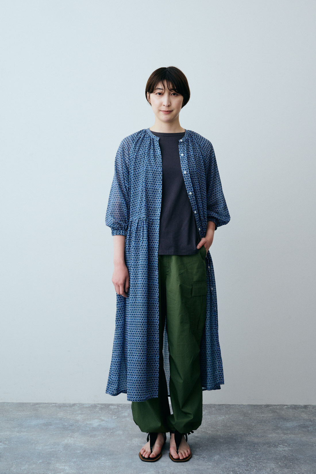 THREE FIFTY STANDARD|ノースリーブトップスＴＦＳとカーゴパンツミリタリーグリーン　ＴＦＳのコーディネート