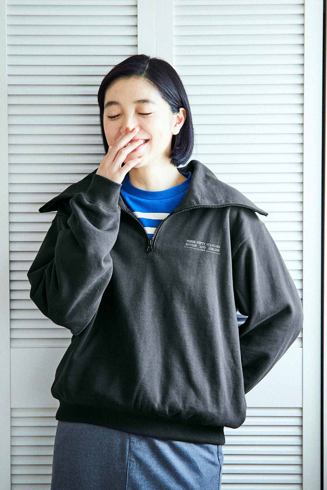 THREE FIFTY STANDARD［スリーフィフティースタンダード］|THREE FIFTY STANDARD　セーラー風のハーフジップスウェット〈チャコールグレー〉