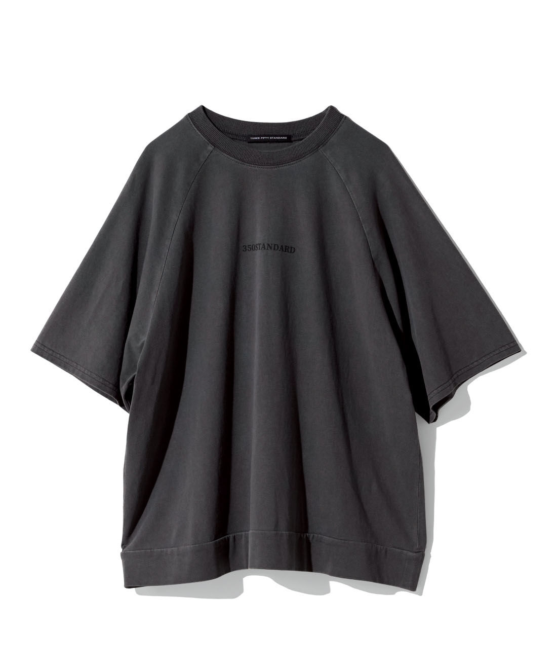 THREE FIFTY STANDARD|THREE FIFTY STANDARD　ピグメント加工のロゴプリントＴシャツの会|チャコールグレー