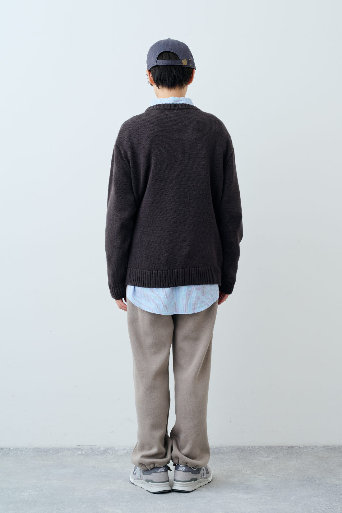 THREE FIFTY STANDARD|小谷 実由さんと作った ストライプのシャツ〈ブルー〉と裏起毛カットソーパンツの会のコーディネート|モデル身長：163cm 着用サイズ：M