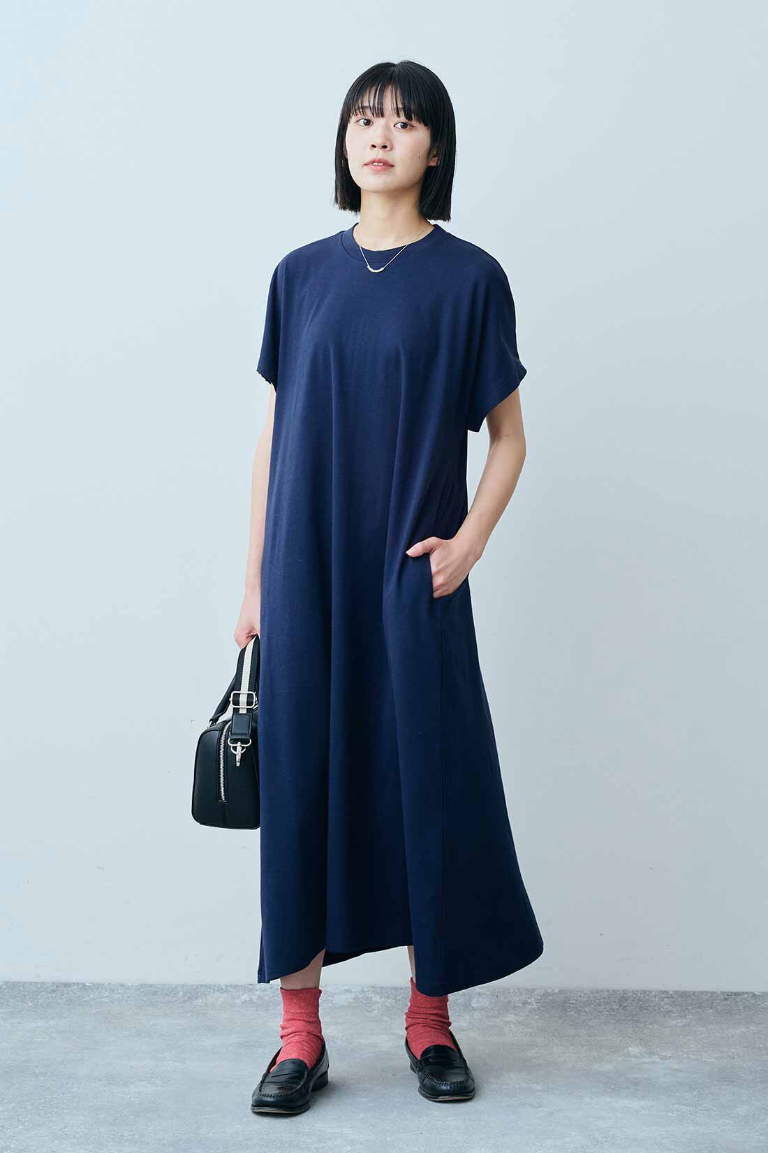 THREE FIFTY STANDARD|接触冷感素材 カットソーワンピース〈ネイビー〉のコーディネート|モデル身長：163cm 着用サイズ：M