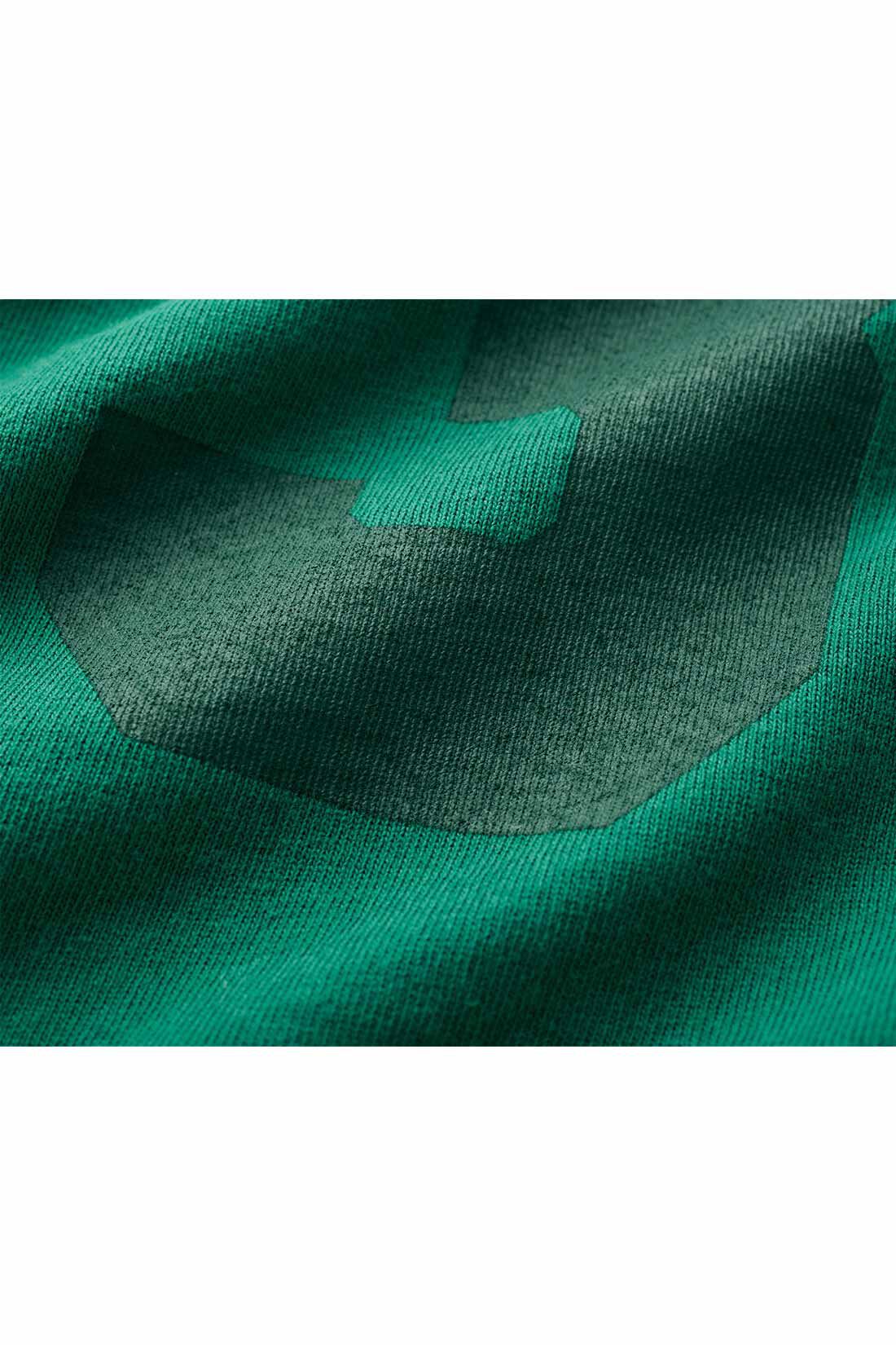 THREE FIFTY STANDARD|THREE FIFTY STANDARD フットボールTシャツ〈チャコールグレー〉|ベースと同色で濃淡をつけてユーズド風にプリントしたナンバリングロゴが、独特の抜け感を演出してくれます。　※お届けするカラーとは異なります。