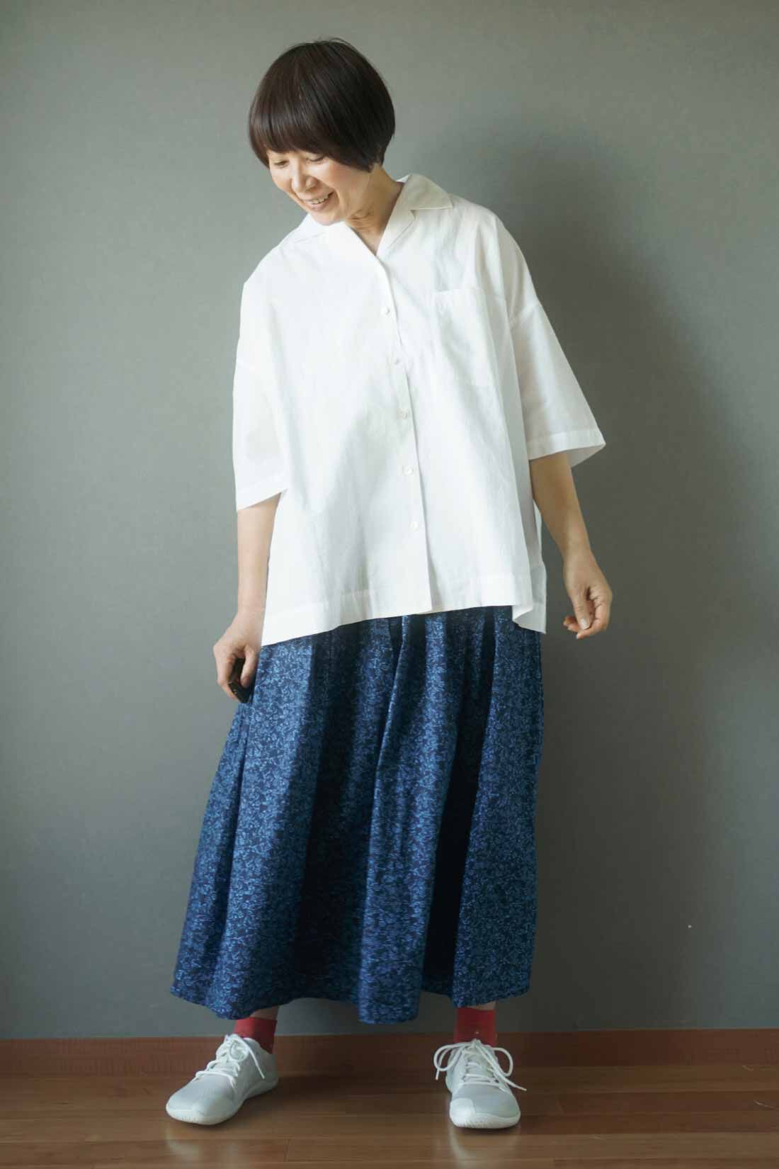 THREE FIFTY STANDARD|THREE FIFTY STANDARD シックな花柄のギャザースカート〈ネイビー〉