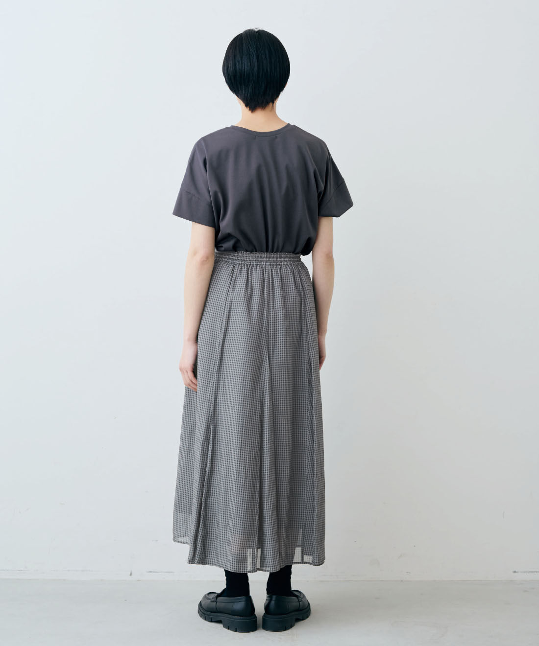 THREE FIFTY STANDARD|THREE FIFTY STANDARD　モノトーンチェックのフレアースカート〈ブラック×グレー〉|モデル身長：163cm　着用サイズ：M