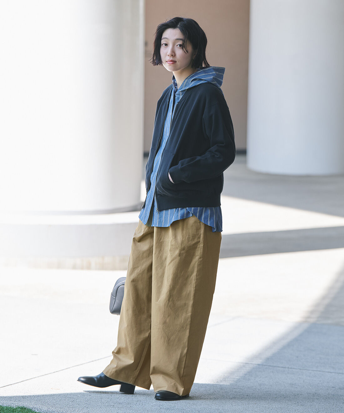 THREE FIFTY STANDARD|ストライプフーディーシャツＢＬ　ＴＦＳと綿麻タックイージーパンツカーキベージュ　ＴＦＳのコーディネート