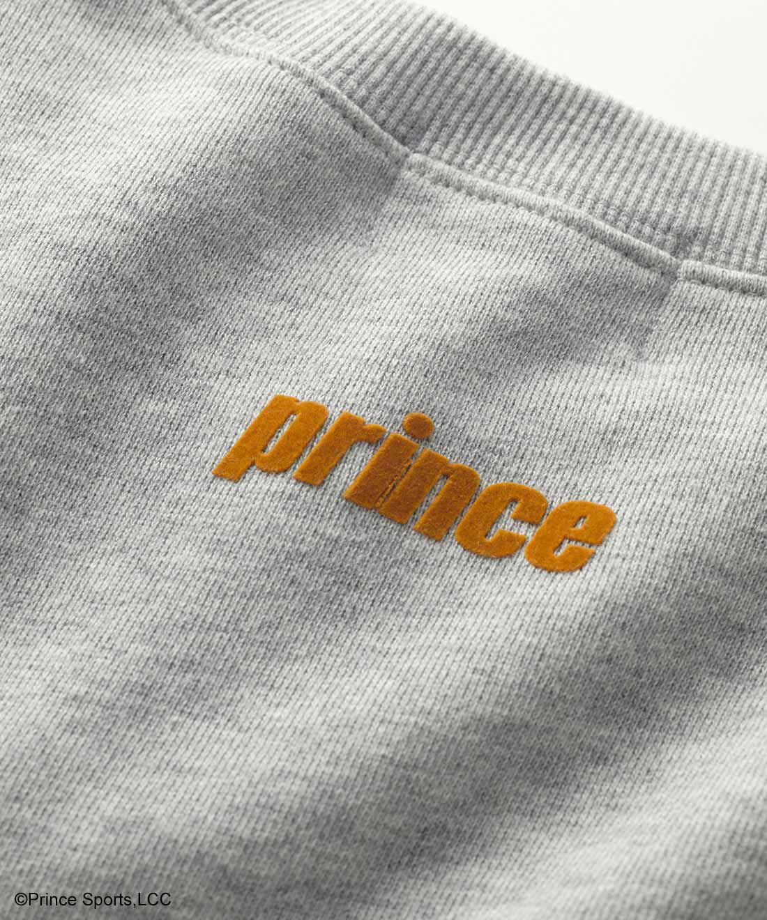 THREE FIFTY STANDARD|【Prince】THREE FIFTY STANDARD別注　クルーネックのスウェットトップス〈チャコールグレー〉|やわらかな綿100％の裏毛スウェット。首もと後ろには、やや立体感のあるフロッキープリントをさりげなく。　※お届けするカラーとは異なります。