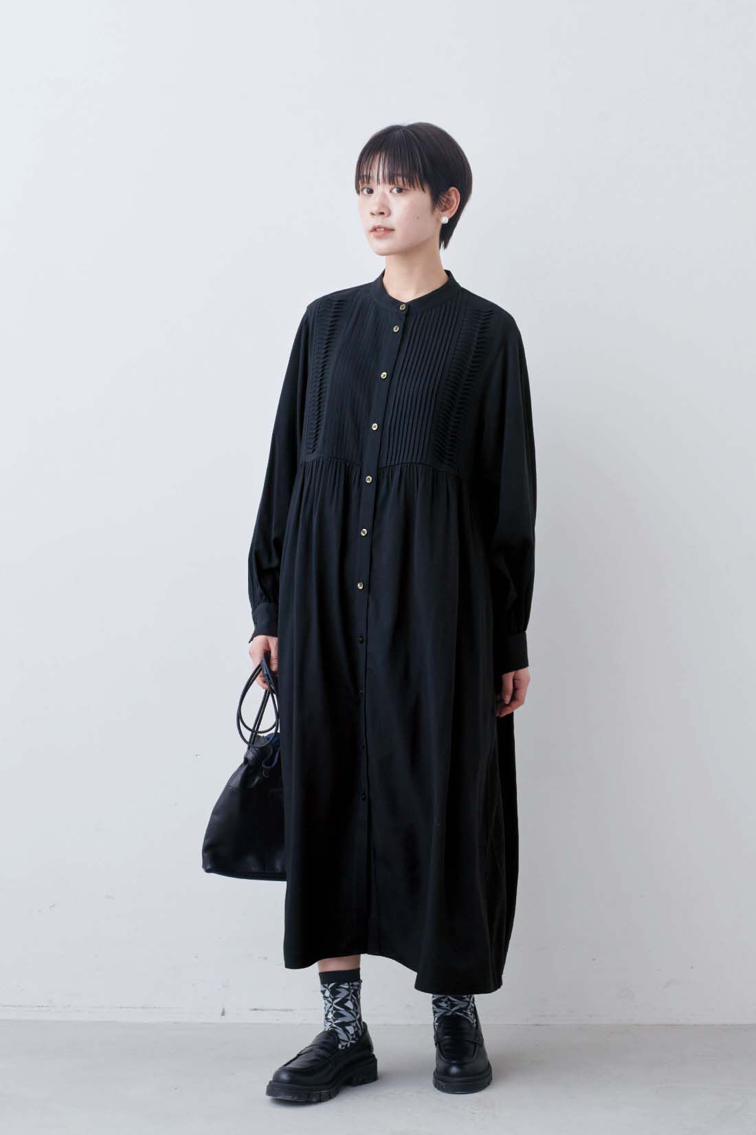 THREE FIFTY STANDARD|THREE FIFTY STANDARD　ピンタックのワンピース 〈ネイビー〉|モデル身長：163cm　着用サイズ：M