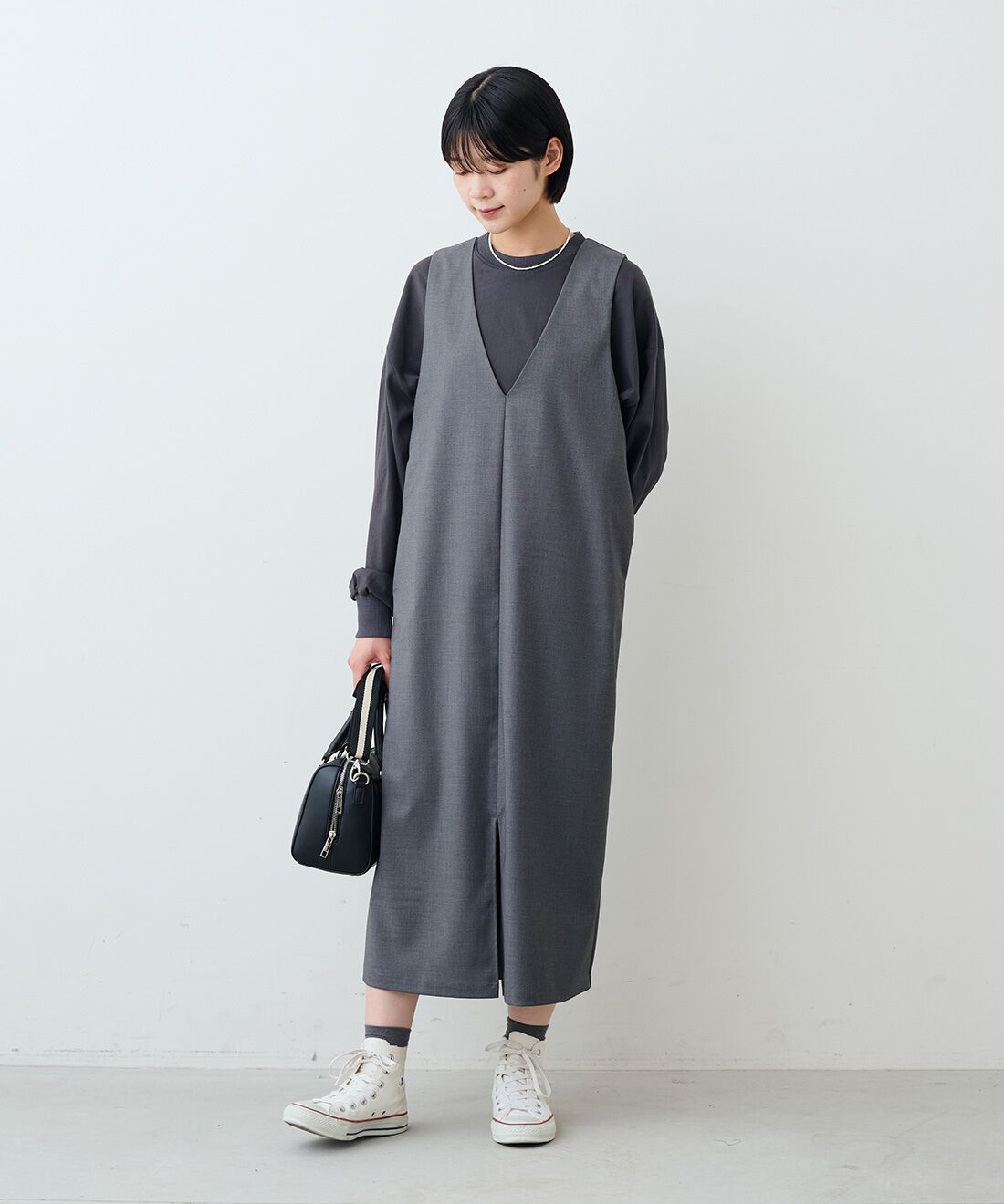 THREE FIFTY STANDARD|吸水速乾長袖Tシャツ TFSとVネックジャンパースカートGY TFSのコーディネート|モデル身長:163cm 着用サイズ:M THREE FIFTY STANDARD|吸水速乾長袖Tシャツ TFSとVネックジャンパースカートGY TFSのコーディネート|モデル身長:163cm 着用サイズ:M